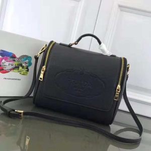 有名人同じアイテム 流行の注目ブランド PRADA プラダ ハンドバッグ 2色可選