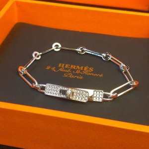 オシャレ印象で人気の高い 2020即旬な装いに エルメス HERMES ブレスレット きちんと感が抜群