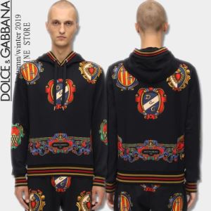 秋冬ファッションコーディネートパーカー 20202020秋冬のファッション ドルチェガッバーナ DolceGabbana 人気ファッション雑誌でも掲載