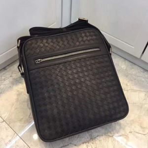 ボッテガ ヴェネタ BOTTEGA VENETA ビジネスバッグ 2020年春夏シーズンの人気 今期注目のブランドトレンド