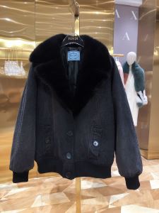 プラダヒットする秋冬コレクション　 PRADA 今年注目すべき秋冬ファッション　...