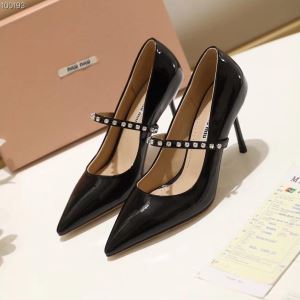 暑い季節も大活躍 《2020年》今、注目のストリート ミュウミュウ MIUMIU ハイヒール 2色可選