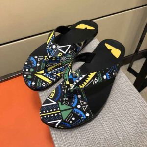 海外セレブは大人気 フェンディ FENDI 2020春夏トレンドアイテム トングサンダル春夏らしい爽やかさ