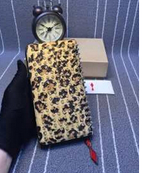 実用的なアイテム　 2020 Christian Louboutinクリスチャンルブタン 個性的なデザインで財布