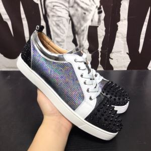 Christian Louboutin コーデの完成度を高める クリスチャンルブタン この時期の一番人気は ランニングシューズ