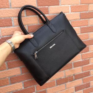 PRADA ヒットする秋冬コレクション プラダ 2020トレンドアイテム激安 ハ...