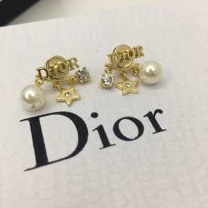 大人カジュアル夏ファッション2020 ディオール甘過ぎず大人な印象に DIOR 今旬のシルエットバランス ピアス