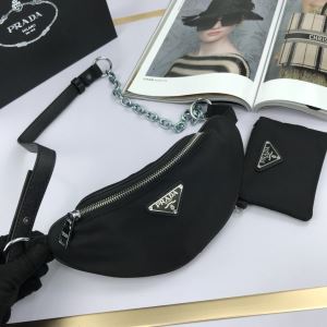 安心安全人気通販 レディースバッグ ストリート界隈でも人気 プラダ PRADA 20新作です