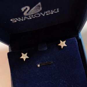 2020春夏も引き続きトレンド スワロフスキー SWAROVSKI ピアス 春夏のトレンドアイテム