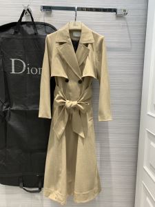 ダスター コートやっぱり優しい色 ディオール 【2020秋冬トレンド】押さえておきたい DIOR サイズのよさを感じる新作