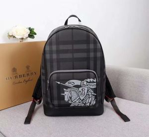 リュック 大人カジュアル夏ファッション2020 春夏シンプルファッションでOK バーバリー BURBERRY