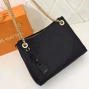 LOUIS VUITTON ルイ ヴィトン ショルダーバッグ 4色可選 目前の注目ブランド 暖かな着心地