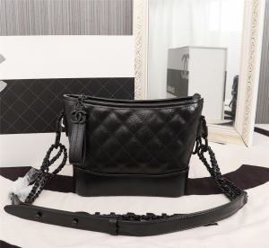 最も目立ったブランド新品 シャネル CHANEL 主張性もカジュアルさ レディースバッグ 一押し注目ブランドファション 2020春夏トレンドアイテム