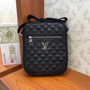 とにかく完璧ブランド新作 ルイ ヴィトン LOUIS VUITTON 秋服コーデ2020年版 ショルダーバッグ 大胆なチェックの人気トレンド