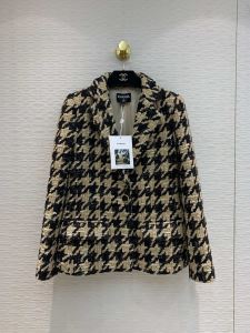 ファッショントレンドを早速チェック シャネル CHANEL2020秋冬流行ファション ハーフコート 最高にCOOL秋冬新作
