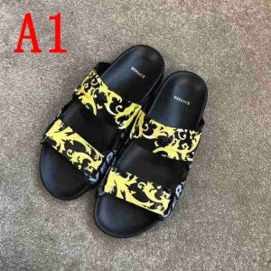 2色可選 爽やかな色合い サンダル 《2020年》今、注目のストリート ヴェルサーチVERSACE 特に注目したい