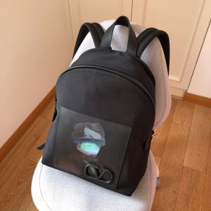 普段使いにも最適なアイテム リュック ストリート感あふれ ヴァレンティノ VALENTINO