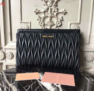 2020春夏新作綺麗に決まるフォルム ミュウミュウ MIUMIU 長財布 4色可選