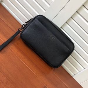 ポーチ 今シーズン注目のアイテム プラダ今年らしいおすすめ新品 PRADA 2020秋断然ブランド推し
