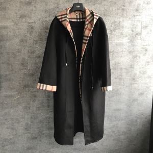 2色可選 秋冬ファッションコーディネート バーバリー 最重要2020秋冬トレンド BURBERRY 人気ファッション雑誌でも掲載 トグルボタン付
