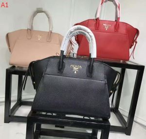 人気上昇夏2020春夏新作 プラダ PRADA 手持ちショルダー掛け多色可選