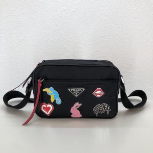 オススメしたい最新注目ファション レディースバッグ 2020年春夏シーズンの人気 プラダ PRADA 夏ファッションをおしゃれに楽しもう