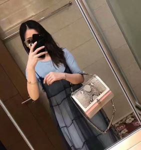 高級感を備えている2020 フェンディ FENDI 手持ちショルダー掛け