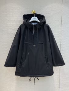 秋にこれがはやりそう　プラダ PRADA 2020秋冬トレンド押さえておきたい　...