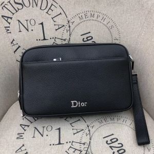 今なお素敵なアイテムだ ディオール DIOR 今年の春トレンド ポーチ 大人の新作こそ