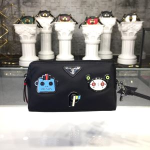 PRADA 最新作おすすめしたい秋冬 プラダ 寒い季節トレンド上品 ポーチ 今年の秋冬のトレンド激安セール