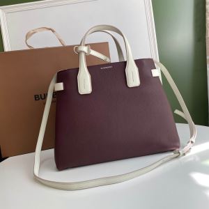 BURBERRY 海外限定ライン レディースバッグ 使いやすい新品 バーバリー世界共通のアイテム