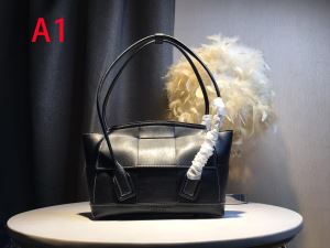 《2020年》今、注目のストリート ボッテガ ヴェネタ 爽やかな色合い BOTTEGA VENETA レディースバッグ 素敵なスタイルで夏の定番 多色選択可