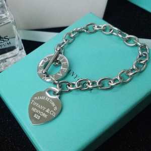ティファニー TiffanyCo春夏のトレンドアイテム 大人カジュアル夏ファッション2020 ブレスレット