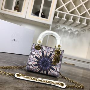 ディオール DIOR ハンドバッグ 2020年春夏のトレンドアイテム 春夏シンプルファッションでOK