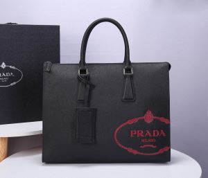 プラダ手頃価格でカブり知らず PRADA 通勤通学どちらでも使え ハンドバッグ