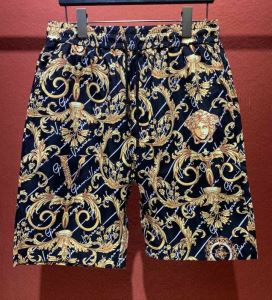 VERSACE 手頃価格でカブり知らず ヴェルサーチ 価格も嬉しいアイテム ショートパンツ