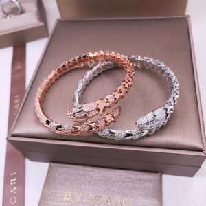ブレスレット 2色可選 スタイルUPして着こなす ブルガリ BVLGARI 2020年春夏のトレンドアイテム