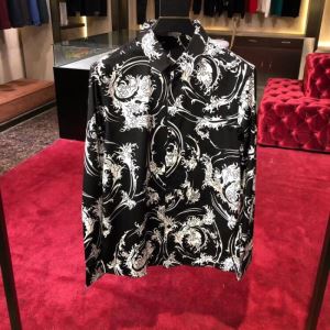 着る芸術品ヴェルサーチコピーLE POP CLASSIQUE PRINT カジュアルシャツコーデ VERSACE大人スタイリッシュ新作