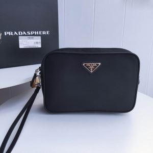 ポーチ 有名ブランドです プラダ争奪戦必至 PRADA 限定品が登場
