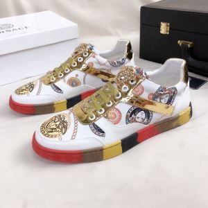 春夏コレクション新品 ヴェルサーチ2色可選 VERSACE 普段見ないデザインばかり スニーカー