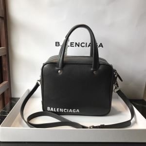 今年注目すべき秋冬ファッション バレンシアガ BALENCIAGA 人気の秋冬新作再登場 ハンドバッグ 2020秋冬トレンドデザイン