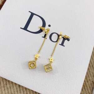 人気ストリートブランド新品 ディオール 柔らかい印象に上質 DIOR 2色可選 【2020春夏】最新コレクション ピアス