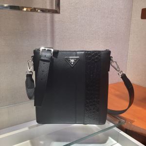 ショルダーバッグ おしゃれに大人の必見 プラダ 20SS☆送料込 PRADA 驚...