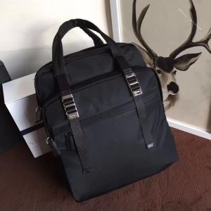 今季トレンド新作はこれ リュック プラダ カジュアルコーデオシャレ PRADA 速報2020年秋ファッショントレンド