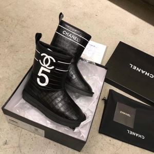 2020秋のファッショントレンドはこれ2色可選 レザーブーツ 秋冬もちろん主役級 シャネル CHANEL 秋ファションのトレンド