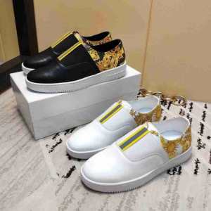 2色可選 今季トレンドをうまく取り ヴェルサーお洒落で秋冬注目トレンド チVERSACE ランニングシューズ 更にトレンドが急上昇中