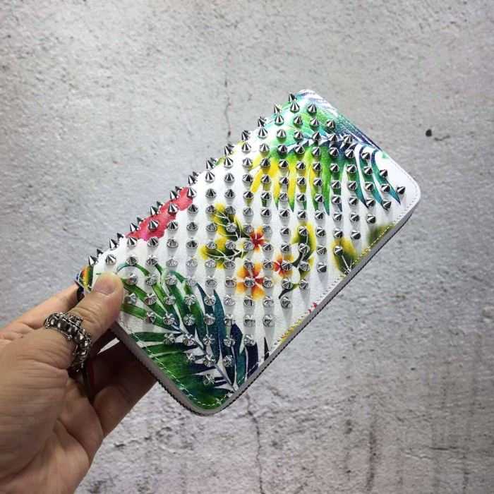 2020秋冬一味違うケーブル編みが魅力満点 クリスチャンルブタンChristian Louboutin 財布