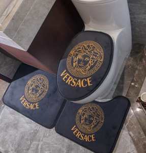 ヴェルサーチVERSACE 2020年春夏シーズンの人気 ラグカーペット 寒い冬...