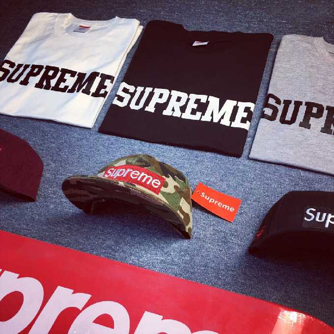 大好評 2020 シュプリーム SUPREME 半袖Tシャツ 3色可選