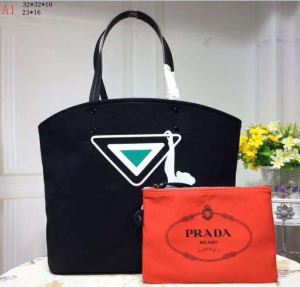 今季爆発的な人気　稀少入手困難　3色可選 トートバッグ　注目美品　PRADA プラダ